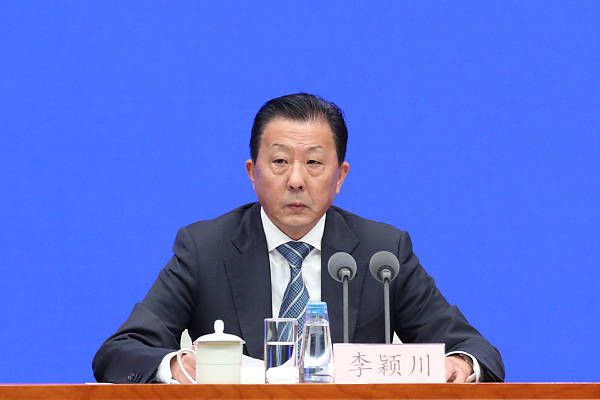 传记、犯罪、喜剧、动作、冒险、悬疑、动画等类型多样，你想看哪些电影呢？