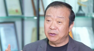 超模汉丁顿露性感香肩 丽芙·泰勒美艳抹胸裙抢镜 2016-02-24 伦敦当地时间2月23日，风尚大典获奖女星斗艳。